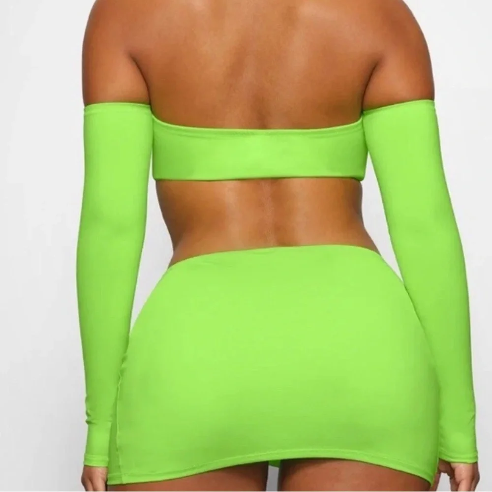 SWIM‎ SWIM LONG SLEEVE BIKINI TOP NEON GREEN SIZE XL